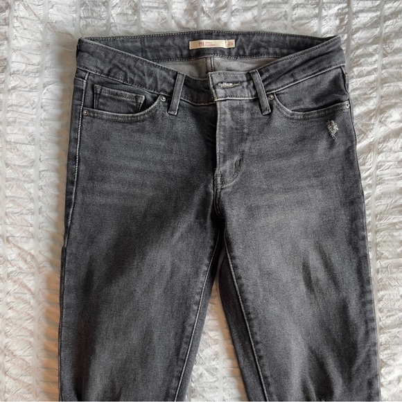 Levi’s 711 skinny jeans in dark grey. - Picture 1 of 6
